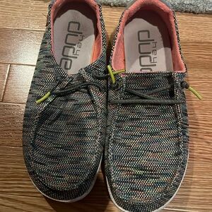 Hey dudes multi color size 7